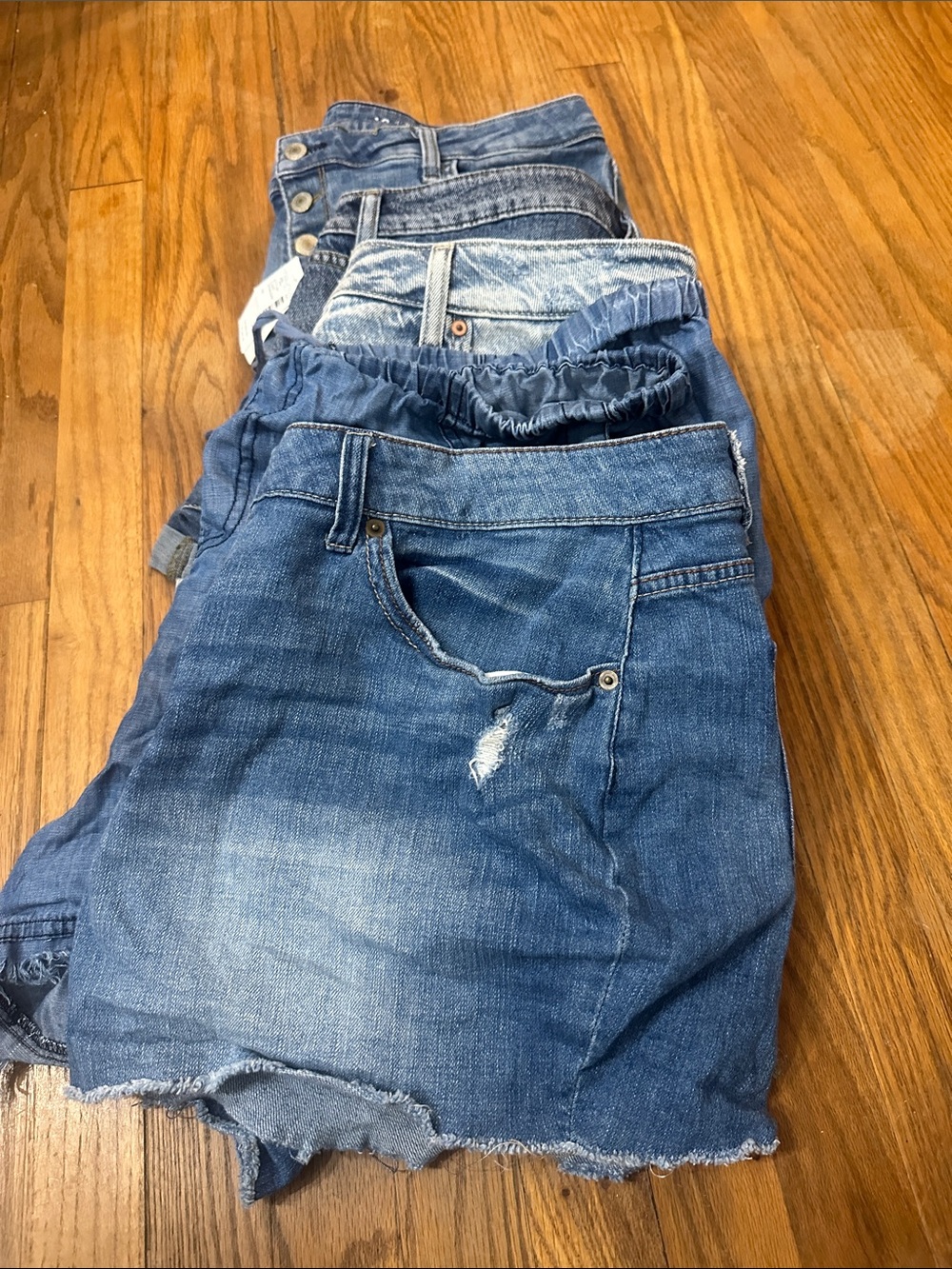 5 Pairs Of Woman Jean shorts  14,16,18 (all fit like a 16)
